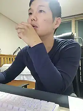 Woonee1680 live sex cam