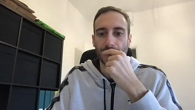 LukaShyGuy live sex cam