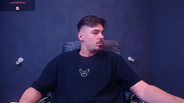 EnzoRace live sex cam