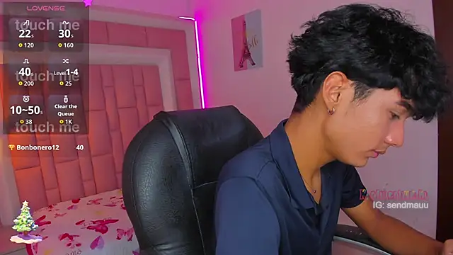 OliverTwinky live sex cam