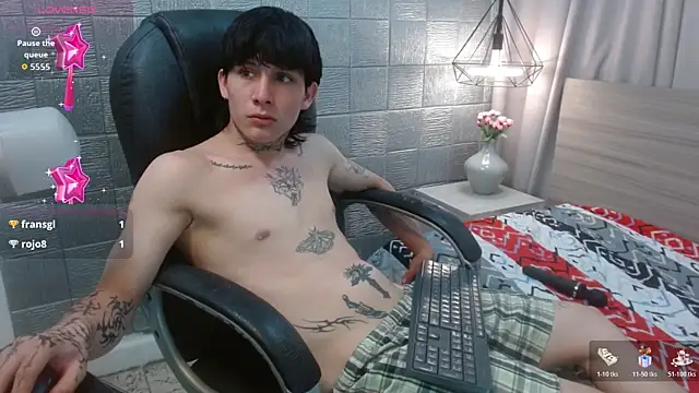 Iantwink18 live sex cam