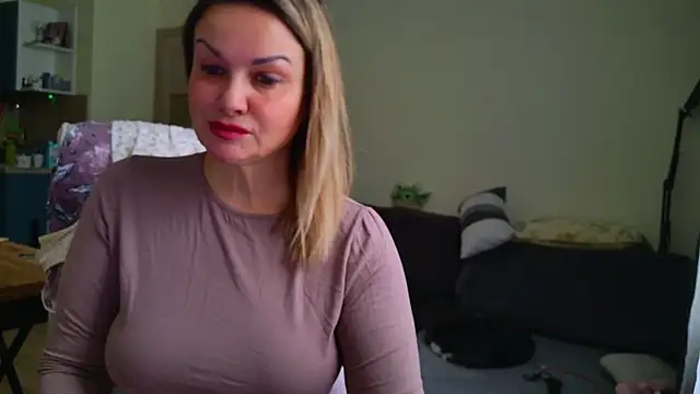 MishaMILF live sex cam