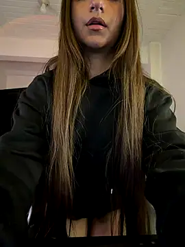 aly_golden_ live sex cam