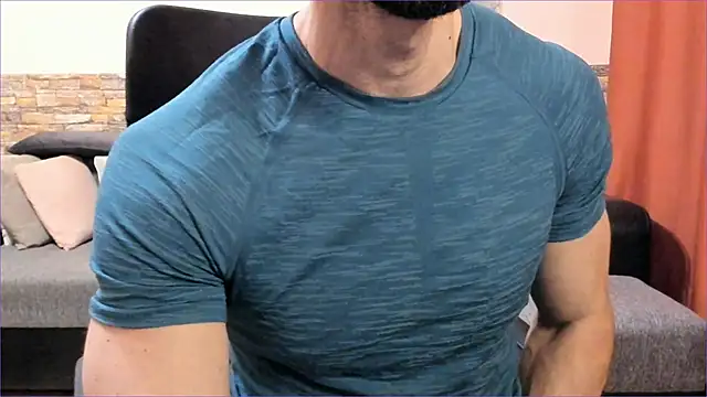 HotHunkTrainer live sex cam