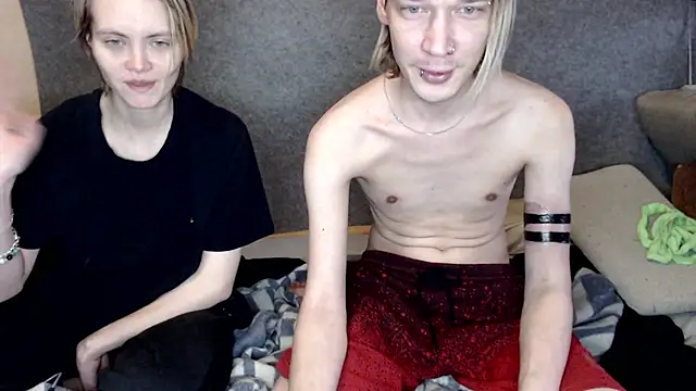 qustci-couple live sex cam