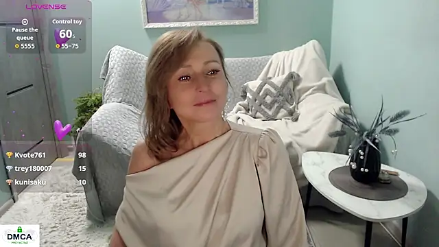 HornyMilf_777 live sex cam