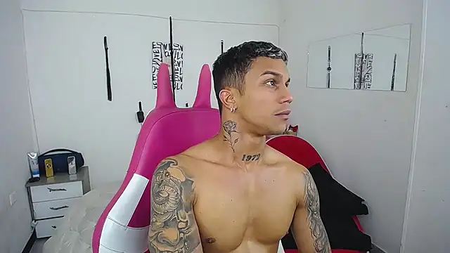 Leonard_Price live sex cam