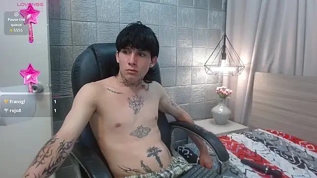 Iantwink18 live sex cam