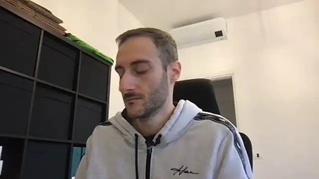 LukaShyGuy live sex cam