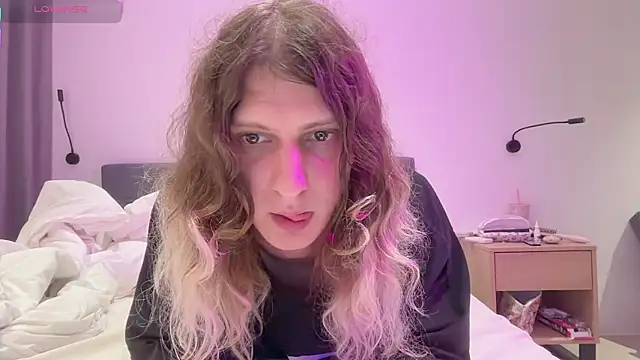 AlicePinkhead live sex cam