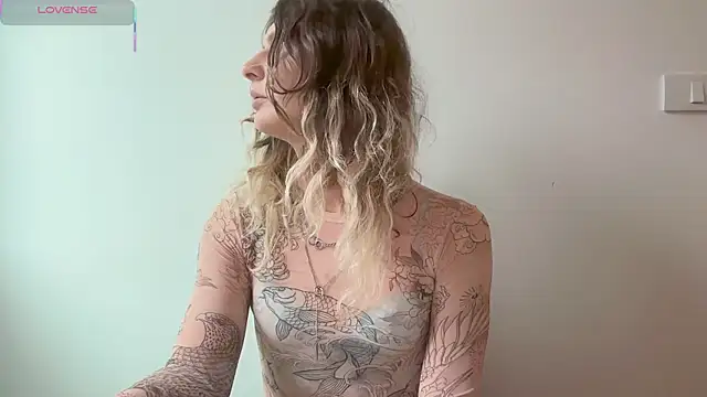 AlicePinkhead live sex cam