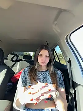 DoriDeluxe66 live sex cam