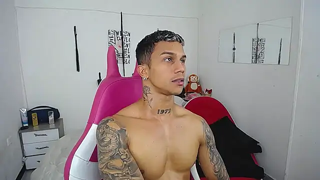 Leonard_Price live sex cam