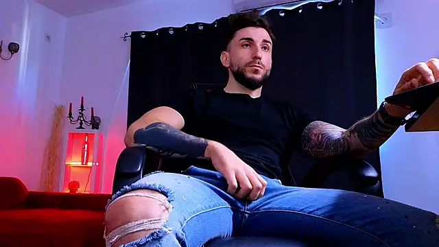 MightyAaron66 live sex cam