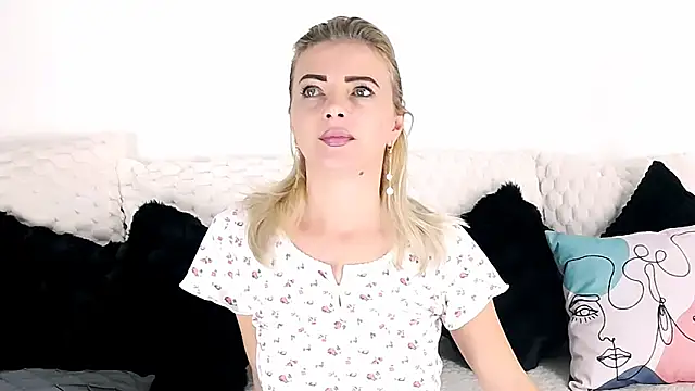 Aly_girl1 live sex cam