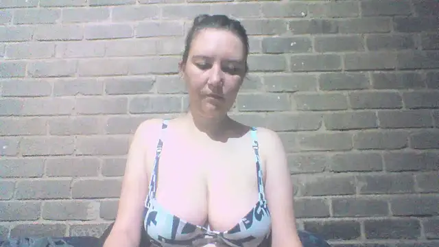 EksJouneMwah live sex cam