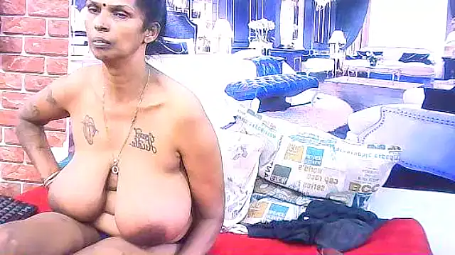 IndianSexySlender live sex cam