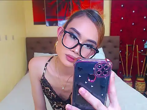 MeatyhorsecockMistress live sex cam