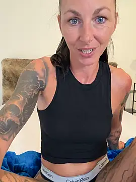 Mel-Mia live sex cam