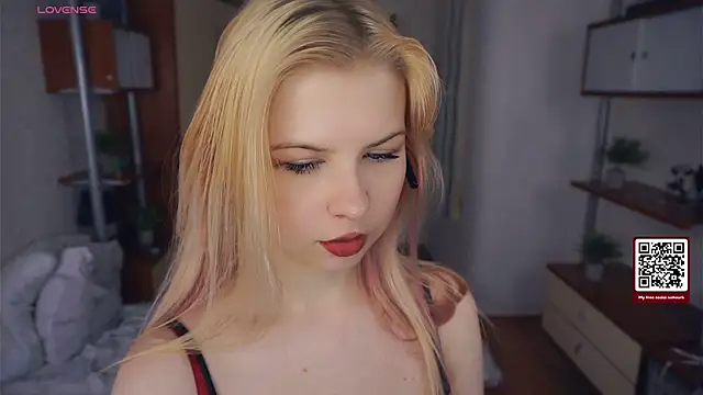 LynetHakes live sex cam