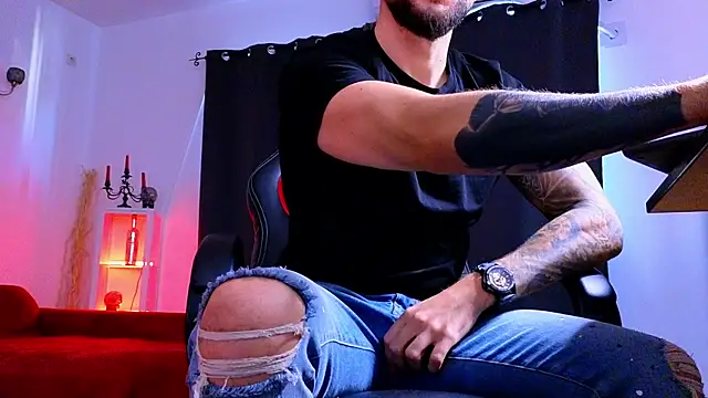 MightyAaron66 live sex cam