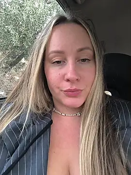 Mona_Plus live sex cam