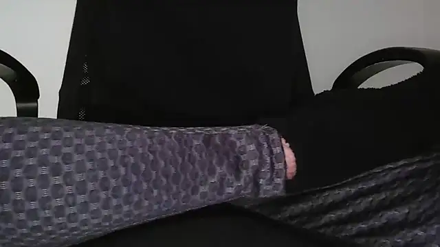 H0rnyCutie live sex cam