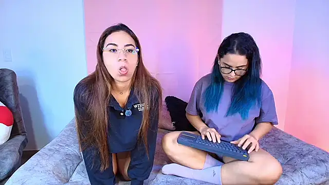 Jules_n_Gia live sex cam