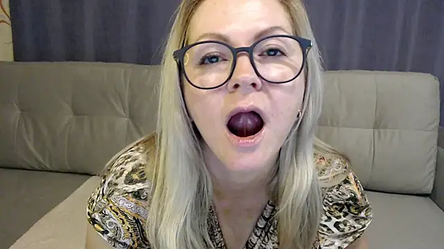 Emilyzest777 live sex cam