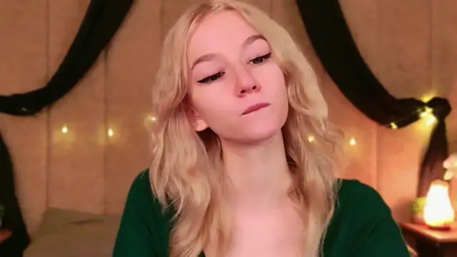 NaomiLoys live sex cam