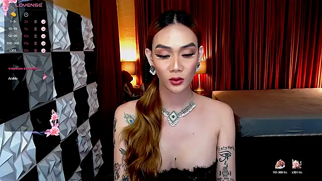 MeatyCockLuna live sex cam