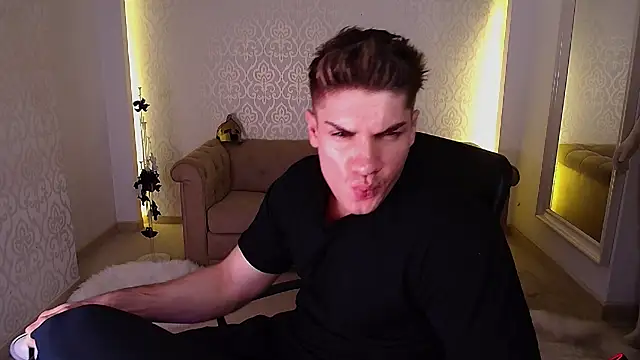 MaxKaiden live sex cam