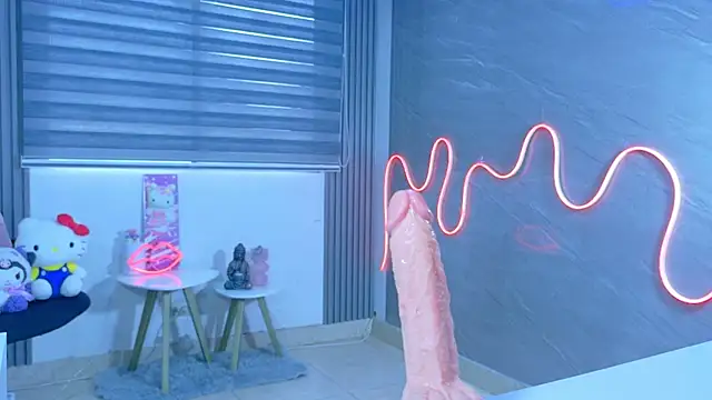 Naaomi_cute live sex cam