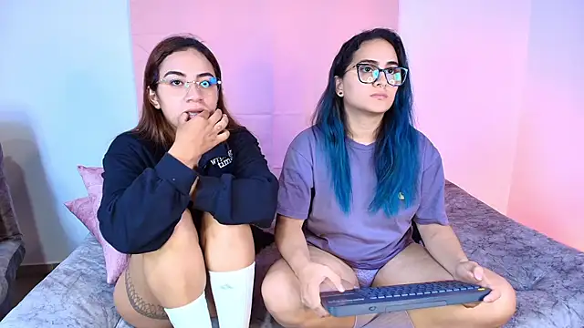 Jules_n_Gia live sex cam
