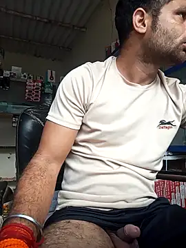 Priynkarani live sex cam