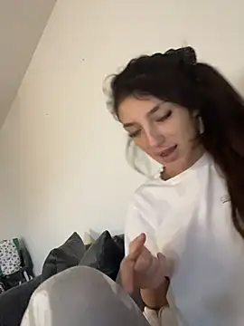 naughtybella05 live sex cam