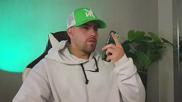 Ades_Lowe live sex cam