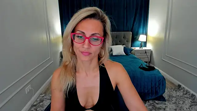 MuseOfStage live sex cam