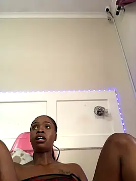 LuciousLips96 live sex cam