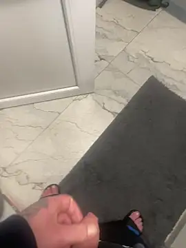 kleinjungheiss live sex cam