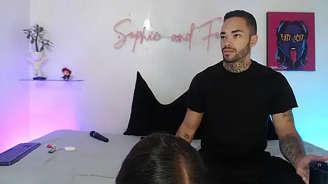 SophieFoxx17 live sex cam