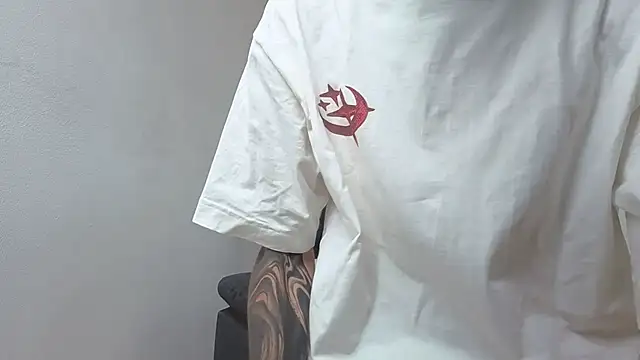 Saturno_v live sex cam