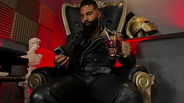 BeardAndrew live sex cam