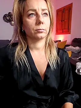 AngelaDesires live sex cam