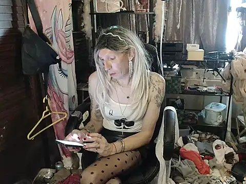 Ombeline1 live sex cam