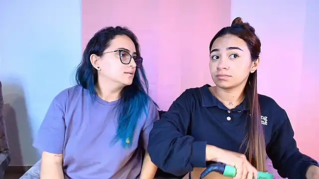 Jules_n_Gia live sex cam