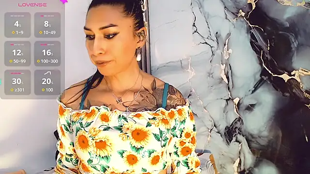 khiara_moretti live sex cam