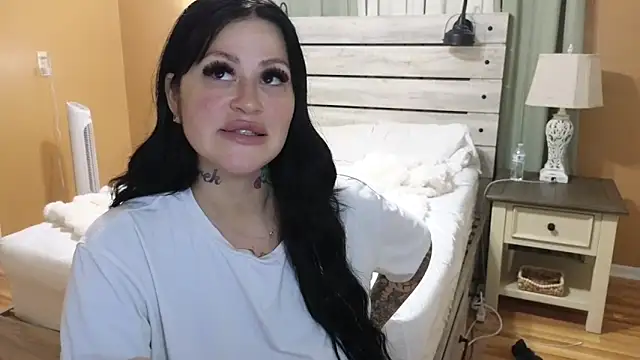 TexasTattooedHouseWife live sex cam