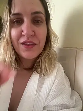 Bia_sexynovaes live sex cam