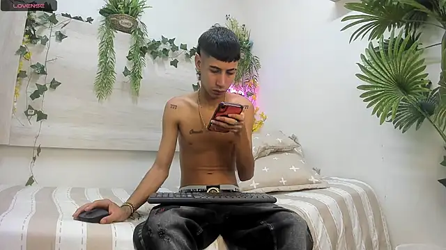 LittleFiree live sex cam